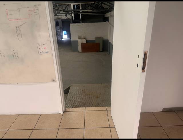 700M² WAREHOUSE TO LET IN SOUTH BEACH